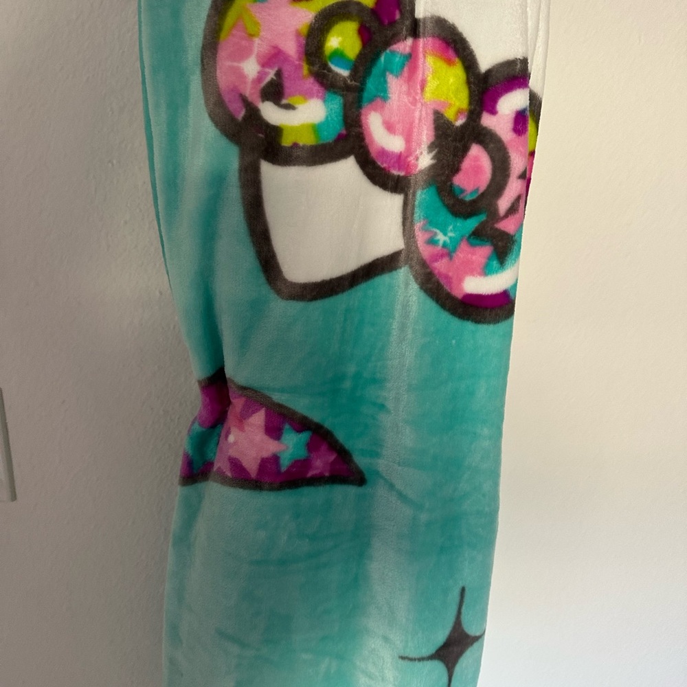 Hello Kitty Blanket - Picture 3 of 3